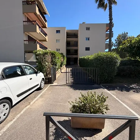 Апартаменты Grand T2 Avec Terrasse Et Parking